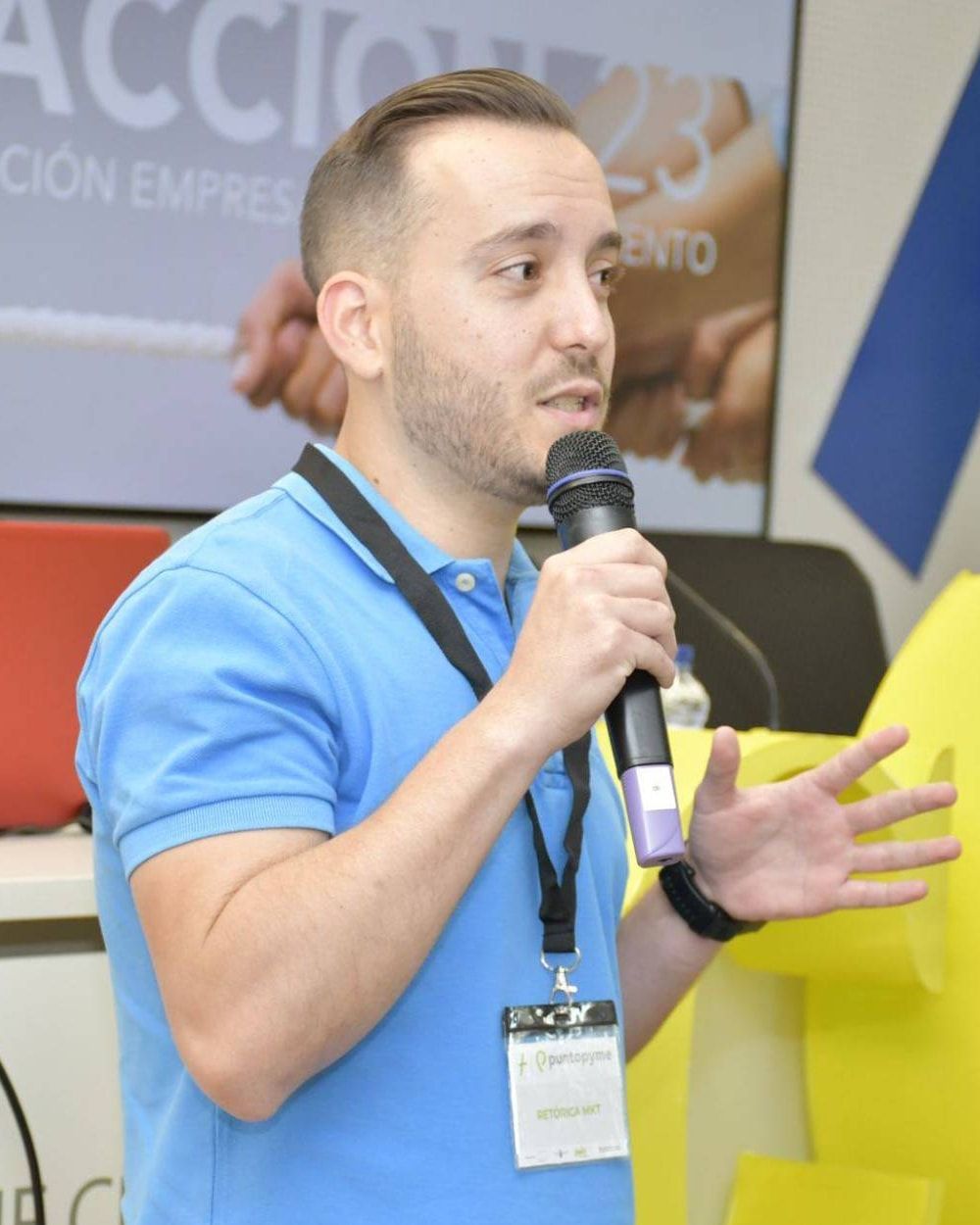 Estéfano Medina, CEO, fundador y director estratégico de Retórica Marketing, durante una ponencia
